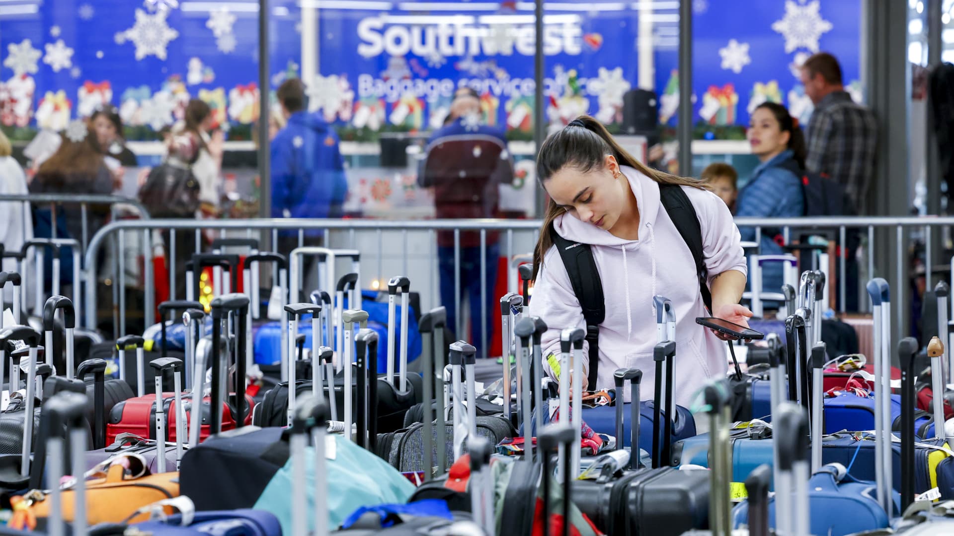 Passengers Still Searching For Bags After Southwest Airlines Cancellations